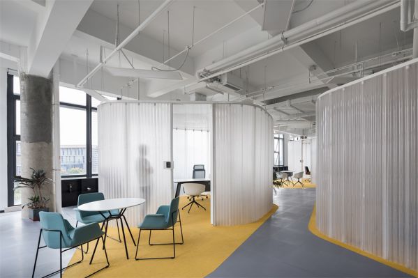 現(xiàn)代風(fēng)格辦公室設(shè)計(jì)打造的動(dòng)態(tài)開放空間